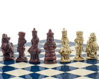 Berkeley Chess Alice in Wonderland Cardinal Blue Skaksæt
